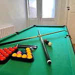 Annika - 3 Bedroom House, Driveway,2 Free Parking, Sleeps 7,Cozy Garden