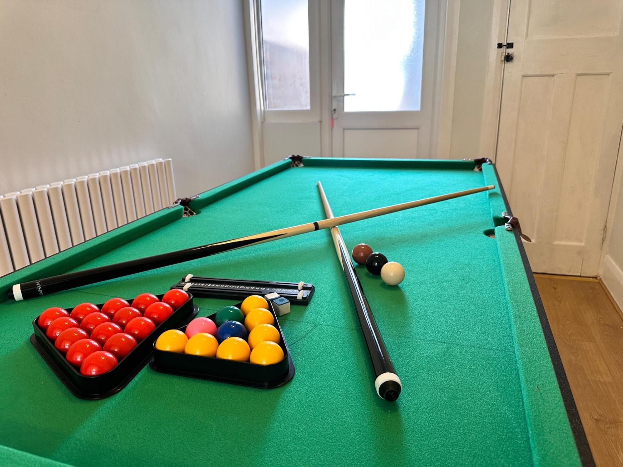 Annika - 3 Bedroom House, Driveway,2 Free Parking, Sleeps 7,cozy Garden *