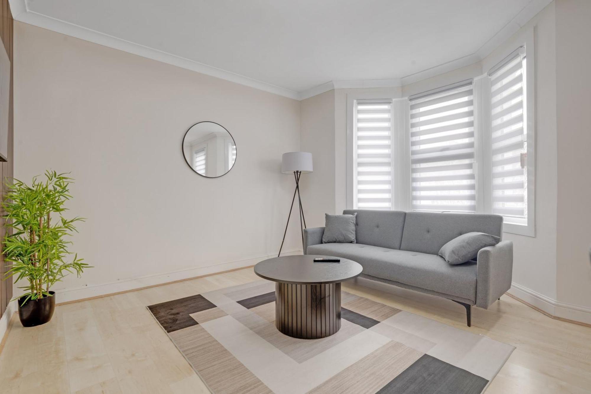Annika - 3 Bedroom House, Driveway,2 Free Parking, Sleeps 7,cozy Garden * Portsmouth